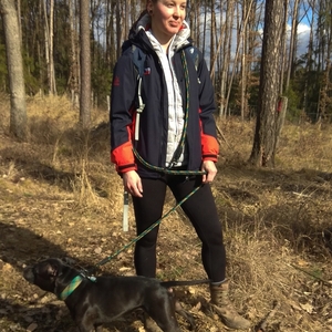 Lenka z APM sportu v bundě Dalbasho