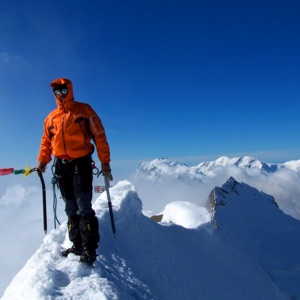 Vrchol Dómu 5.545 m ve Walliských Alpách